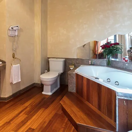 Chateau De Codignat Hotel *