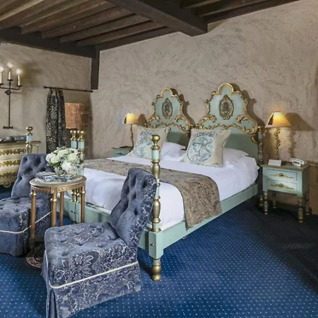 Chateau De Codignat Hotel *