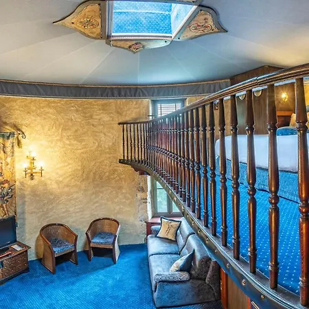 Chateau De Codignat Hotel