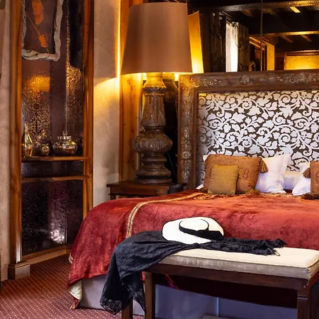 Chateau De Codignat Отель *