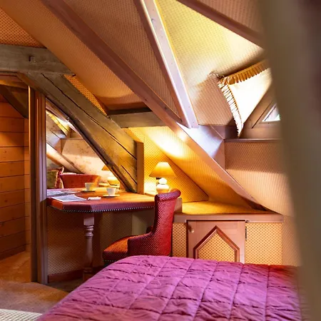 Chateau De Codignat Hotell *