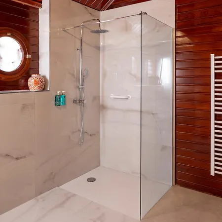 Отель Chateau De Codignat