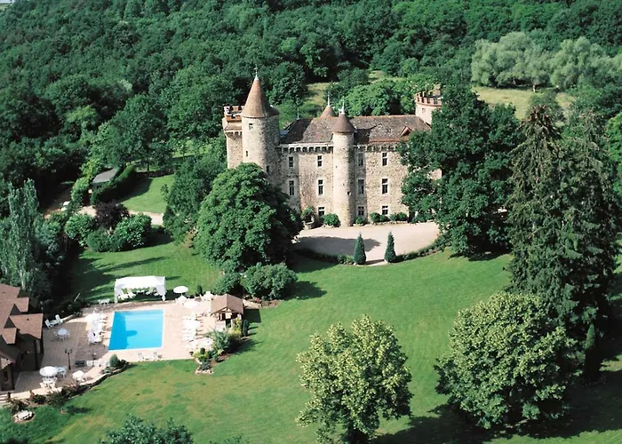 Chateau De Codignat Отель *