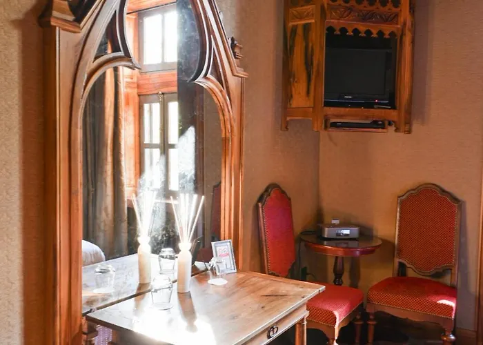 Отель Chateau De Codignat Lezoux
