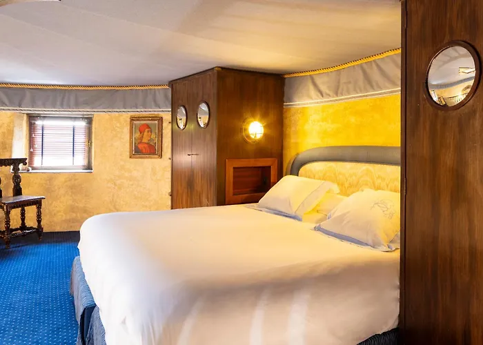 Chateau De Codignat Отель *