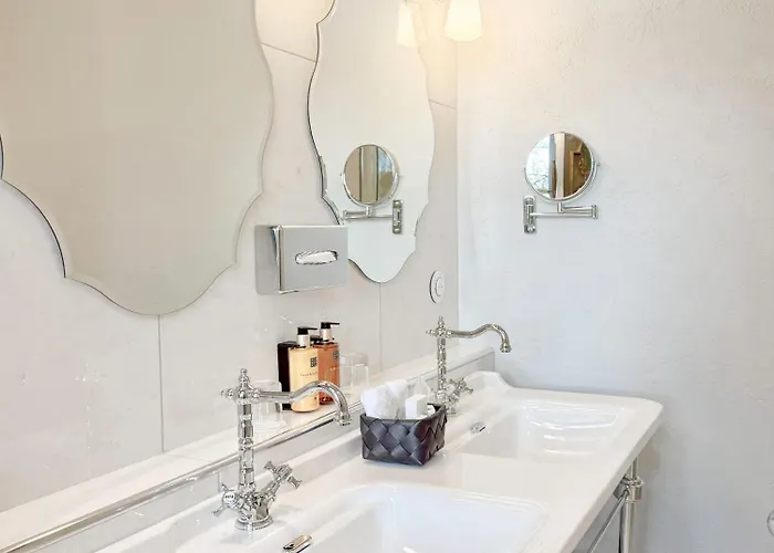 Отель Chateau De Codignat *