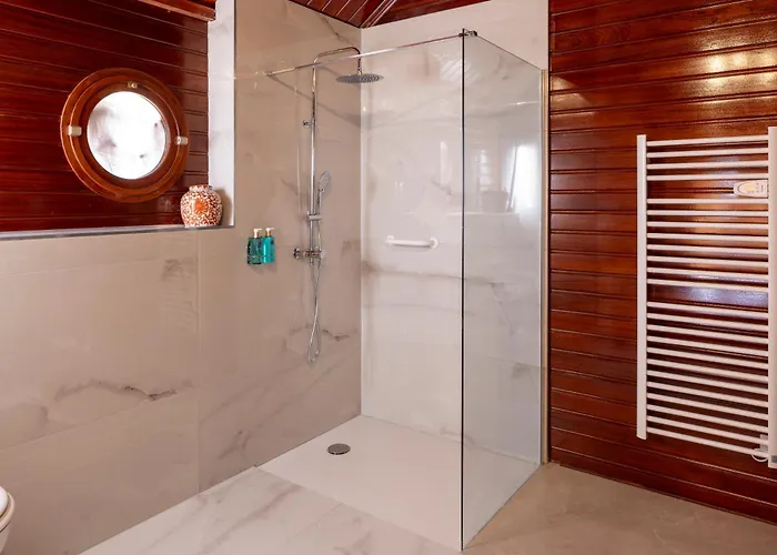 Отель Chateau De Codignat